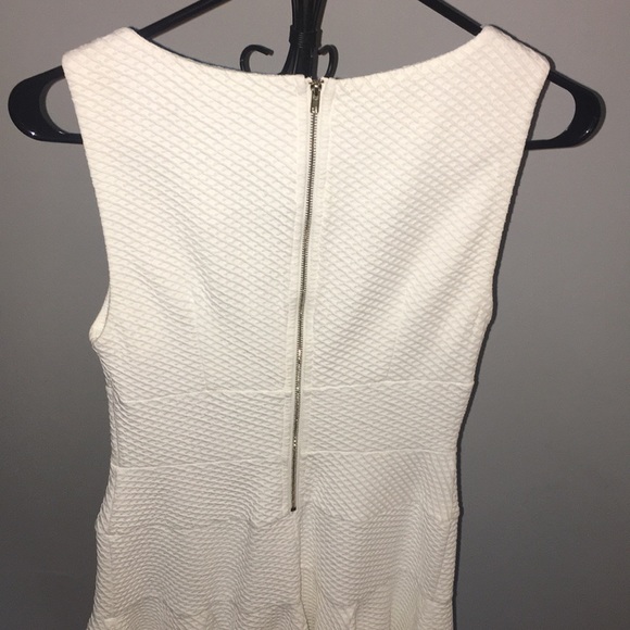 Pretty in White - Picture 4 of 5